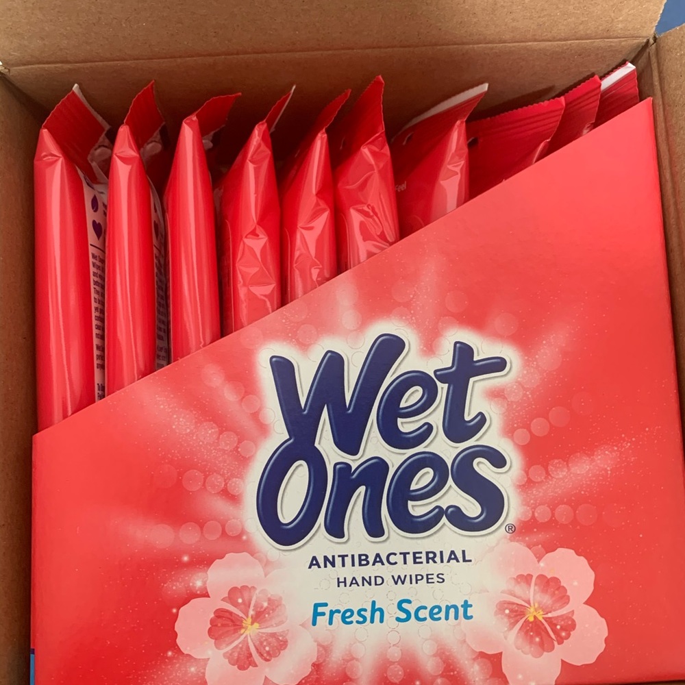 10 packs WET ONES